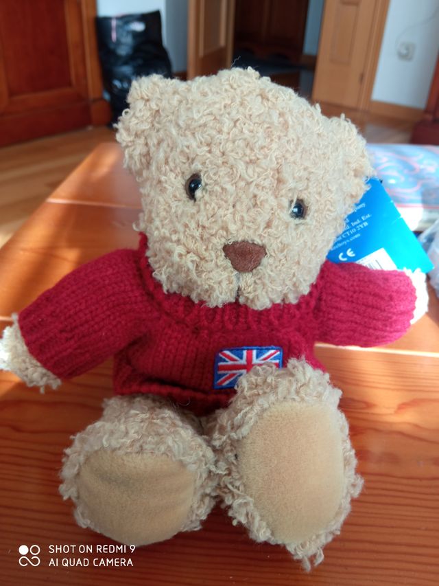 Muñecos y peluches oficiales