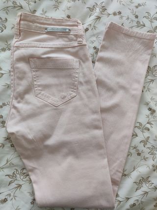 Pantalón rosa palo Stradivarius de segunda mano por 8 EUR en Móstoles en  WALLAPOP