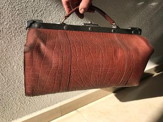 Bolso de cuero tipo maletín de médico vintage de segunda mano por 25 EUR en  Oviedo en WALLAPOP