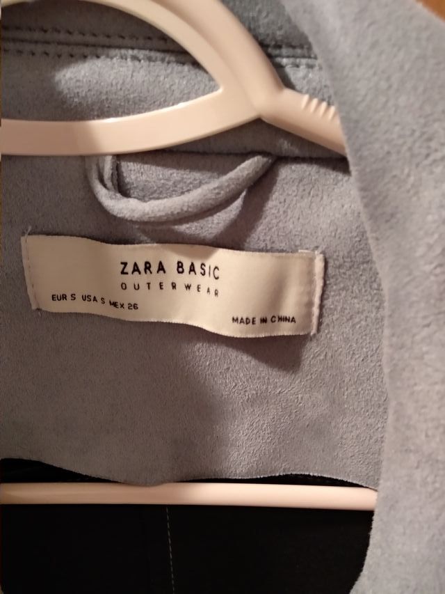 Chaqueta textura ante color azul claro (ZARA)