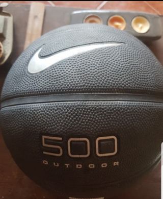 Balón de baloncesto Nike 500 negro. Raro de segunda mano por 30 EUR en  Torrox en WALLAPOP