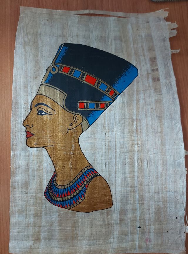 Busto de Nefertiti en papiro