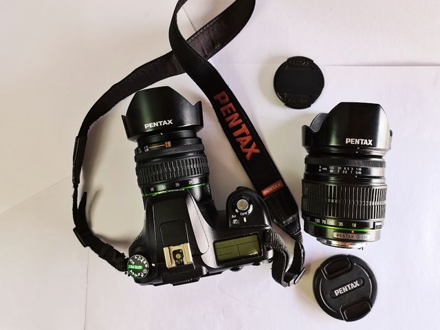 Cámara reflex Pentax K100D Super + objetivo.