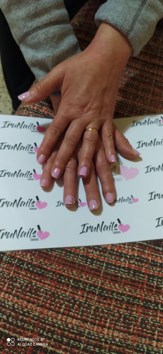 se hacen uñas de gel y semi economicas