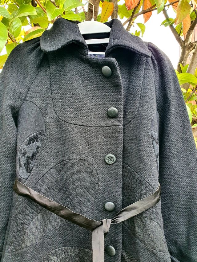 Abrigo Desigual 36 negro elegante y bonito