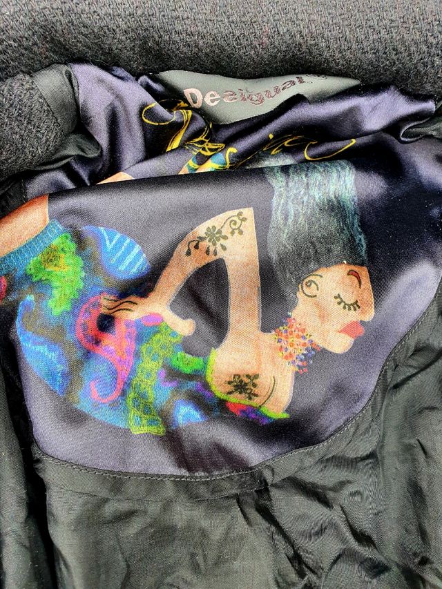 Abrigo Desigual 36 negro elegante y bonito