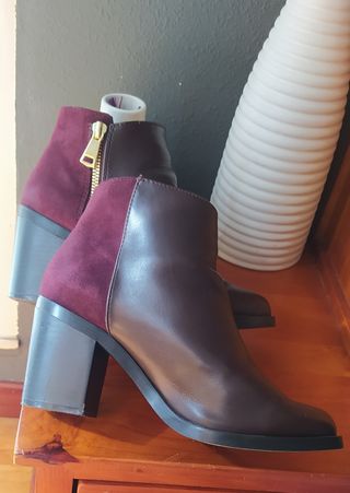 Botines Burdeos de Stradivarius de segunda mano por 15 EUR en  Vitoria-Gasteiz en WALLAPOP