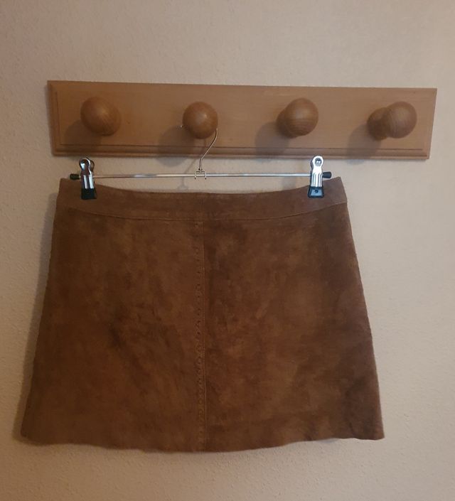 Falda piel marrón