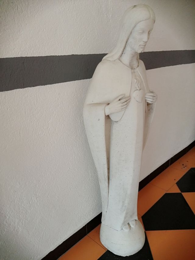 escultura del sagrado corazón de Jesús