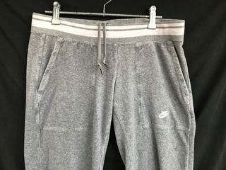 VINTAGE pantalón chandal gris mujer NIKE SPORT S de segunda mano por 15 EUR  en Alicante en WALLAPOP