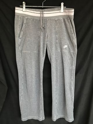 VINTAGE pantalón chandal gris mujer NIKE SPORT S de segunda mano por 15 EUR  en Alicante en WALLAPOP