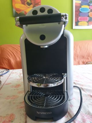 Cafetera Nespresso Profesional Zenius de segunda mano por 180 EUR en  Tomares en WALLAPOP