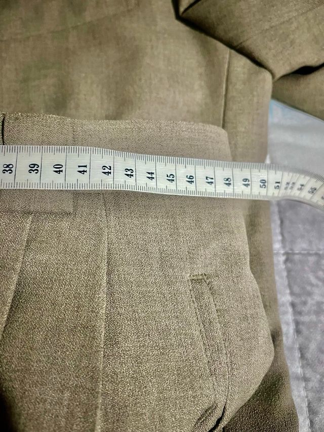 Traje de caballero con etiqueta.