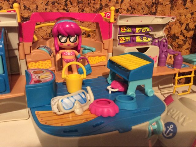 Iate Pinypon com caixa+2 bonecos de presente