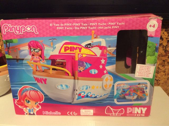 Iate Pinypon com caixa+2 bonecos de presente