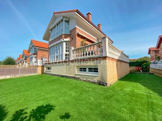 CHALET ISLARES - ALTAS CALIDADES - MUY LUMINOSO por 330.000 € en