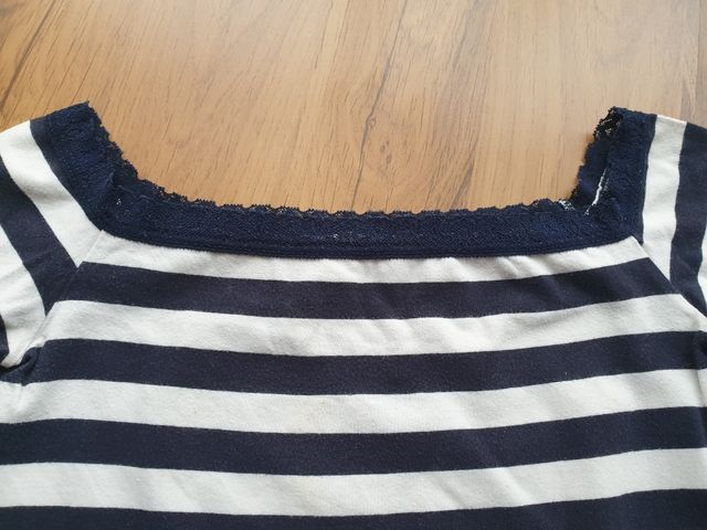 Camiseta de rallas marineras. Stradivarius