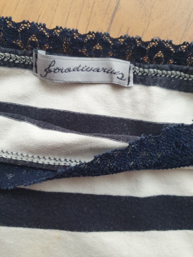 Camiseta de rallas marineras. Stradivarius