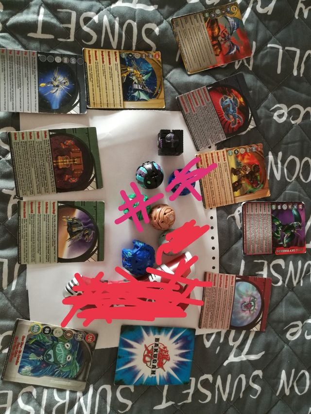 4 bakugan, 4 cartas iman y 6 cartas n