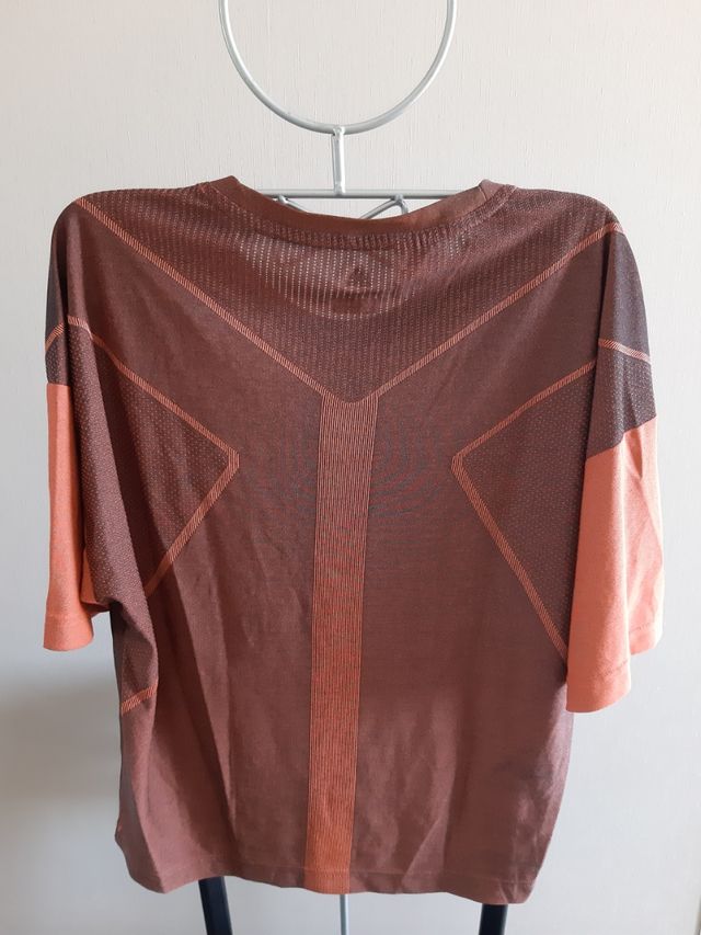Adidas camiseta.