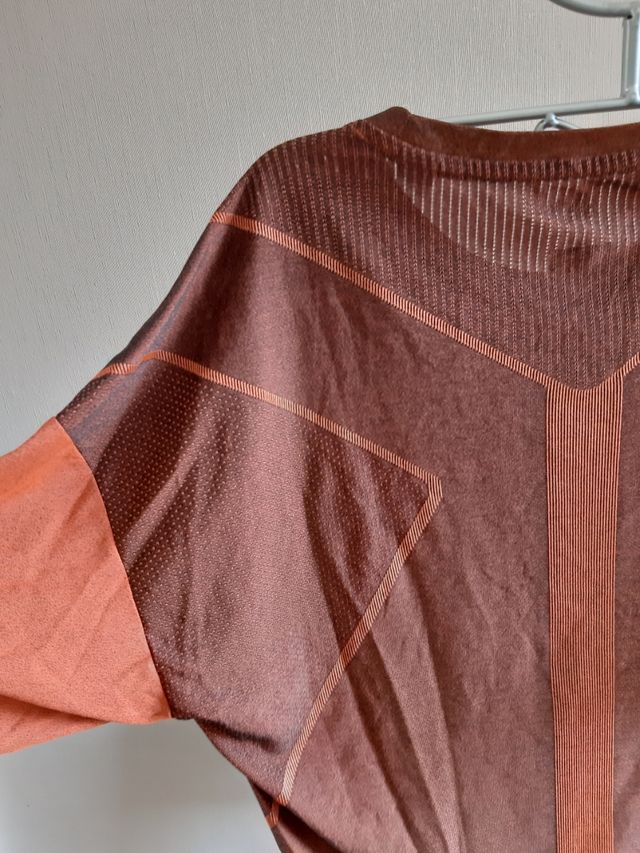 Adidas camiseta.