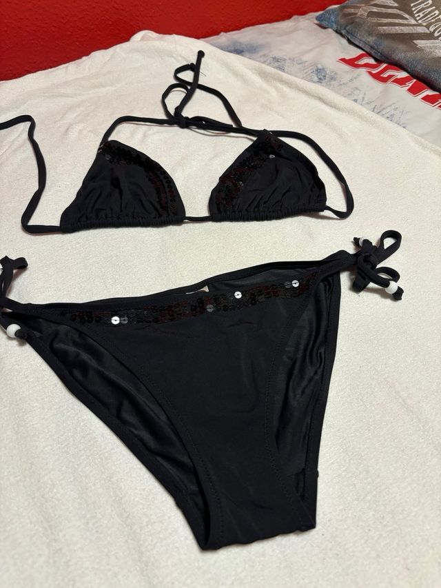 lote de dos bikinis uno con aro otro cortinilla