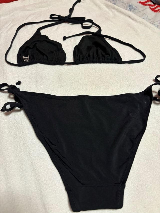 lote de dos bikinis uno con aro otro cortinilla