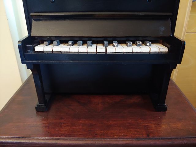 Piano de juguete.