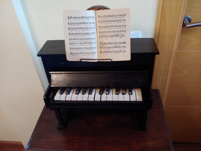 Piano de juguete.