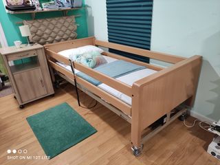 Cama articulada elevable de madera