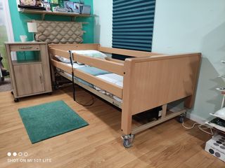Cama articulada elevable de madera