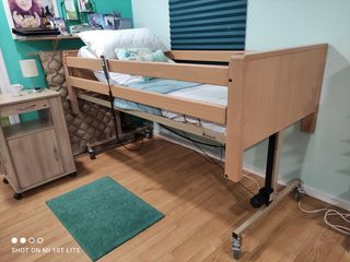 Cama articulada elevable de madera