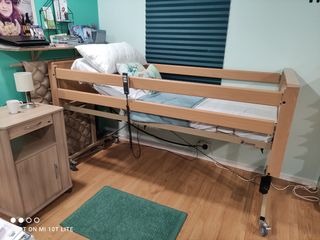 Cama articulada elevable de madera