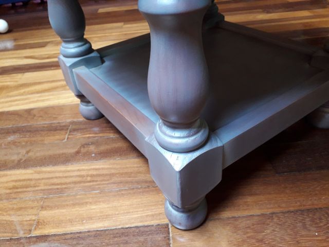 Mesa madera lacada en azul. ARTESANÍA