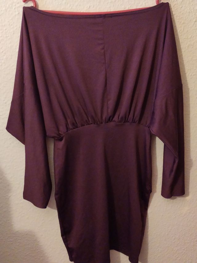 Vestido morado de Prettylittlething