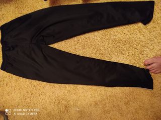 Pantalon Adidas apretado de segunda mano por 10 EUR en Malpica de  Bergantiños en WALLAPOP