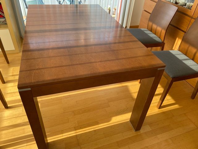 Mesa y sillas de comedor de segunda mano por 175 € en Igualada en WALLAPOP