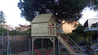 CASITA EN ARBOL 2,6 X 2 M INSTALADA EN TU JARDÍN