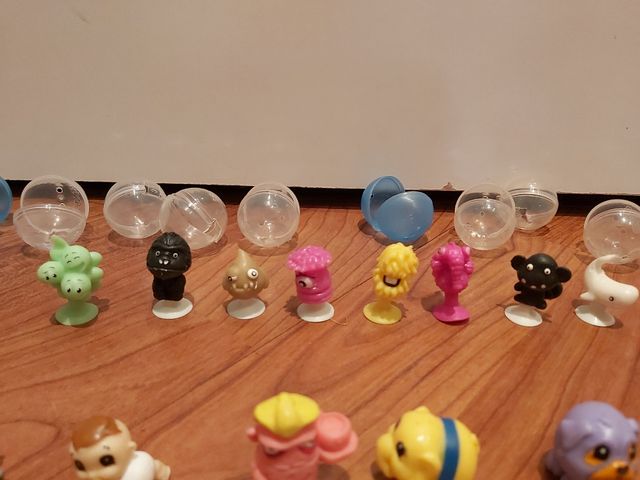 Squinkies y stikeez. 33 muñecos y 20 bolas