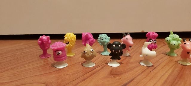 Squinkies y stikeez. 33 muñecos y 20 bolas