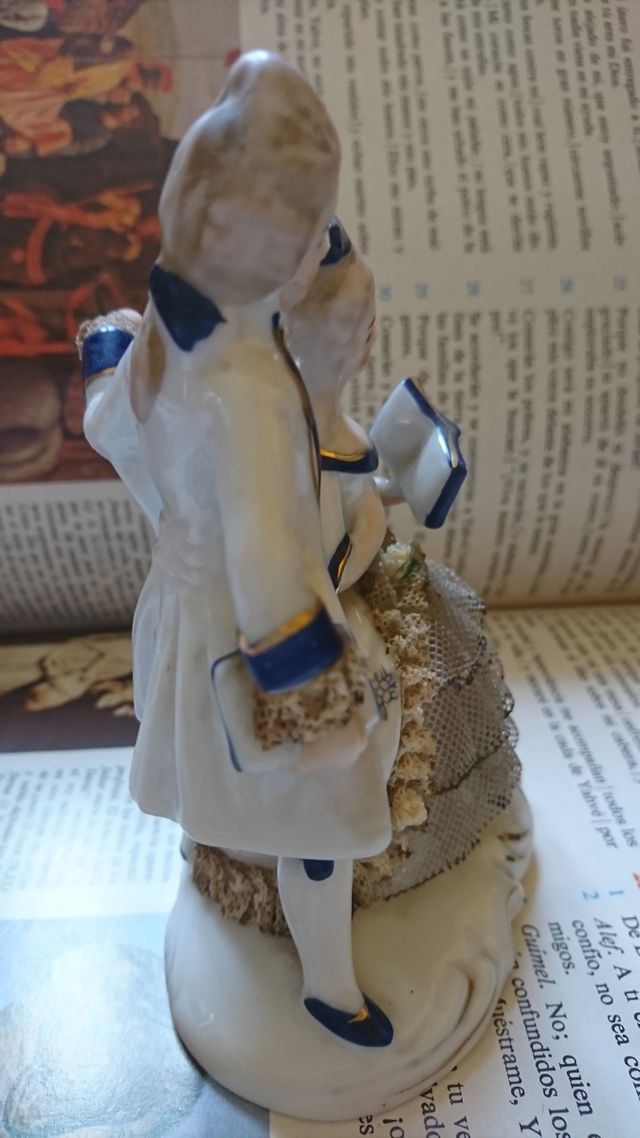 Figura de porcelana estilo barroco