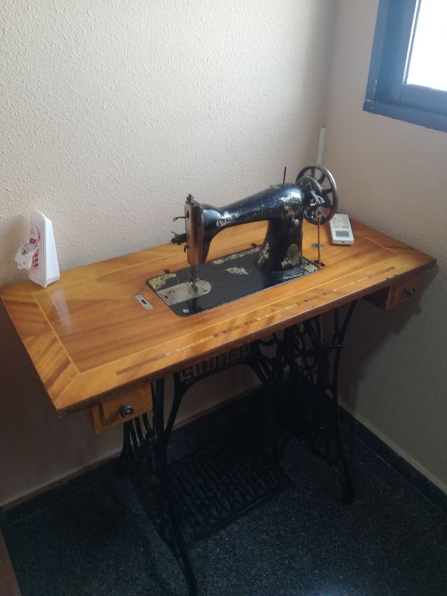 Máquina de coser singer de segunda mano por 150 € en Hellín en WALLAPOP
