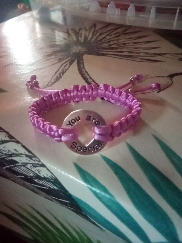 pulseras y colgantes(varios precios,entre 1€ a 7€)