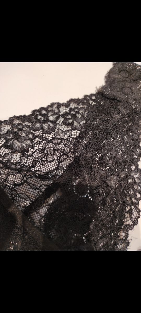sujetador con encaje floral negro