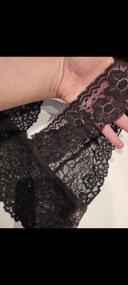 sujetador con encaje floral negro