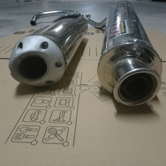 Daelim Roadwin 125 cc. Escape completo