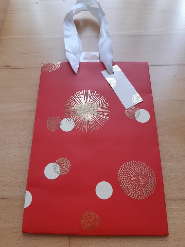 Bolsa monísima para regalos con asas