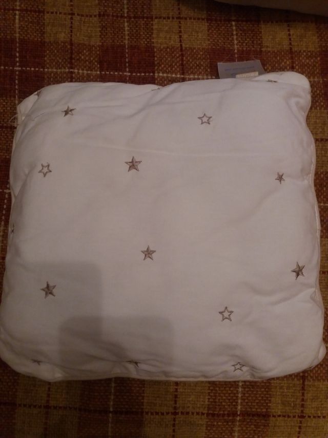 Chichonera, cojin y edredón.