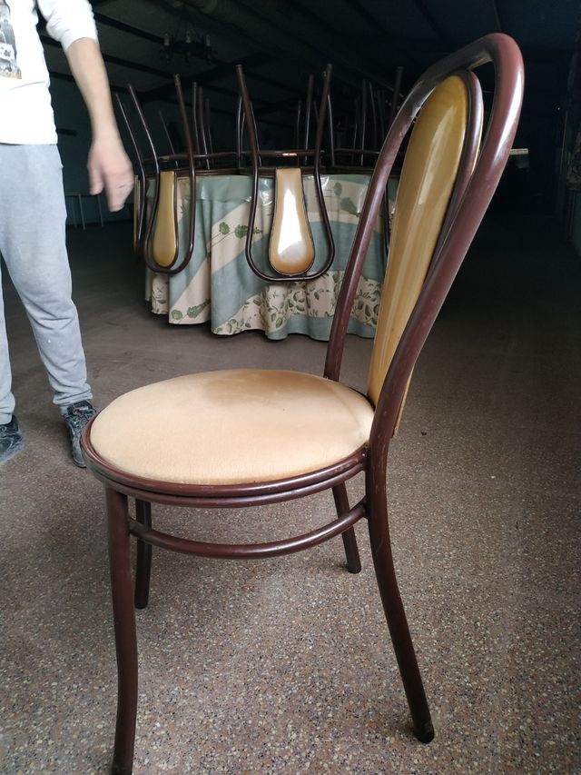 sillas de hierro,con asiento y respaldo, forrado