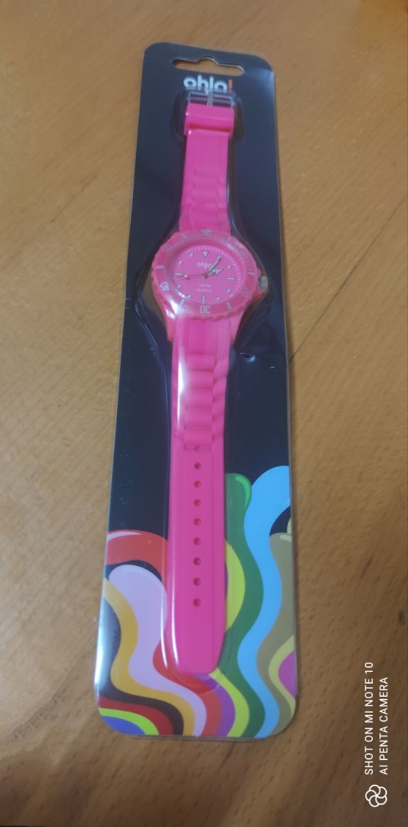 Reloj de pulsera de silicona flúor fucsia. Nuevo